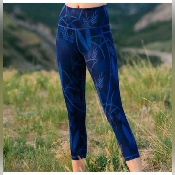 Zyia Active Azul Paradise Pocket Light n Tight Hi-Rise Capri
Leggings 20" Size 2 - Picture 1 of 13